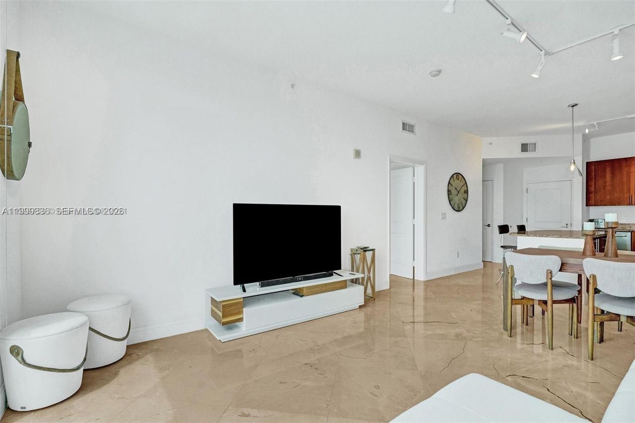 1945 S Ocean Dr, Unit 407, Hallandale Beach, FL 33009 Photo