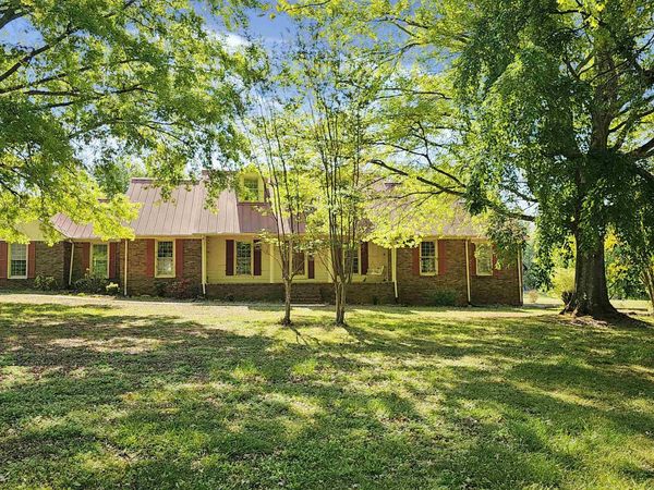 30 Oxford Dr, Killen, AL 35645