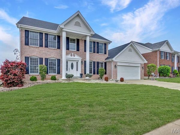 4919 Sunset Oaks Lane, St Louis, MO 63128