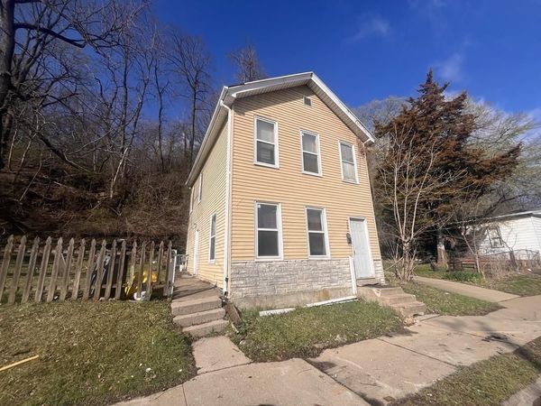 2687 Central Avenue, Dubuque, IA 52001