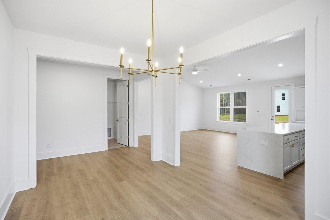 1041 House Finch Avenue Photo 4