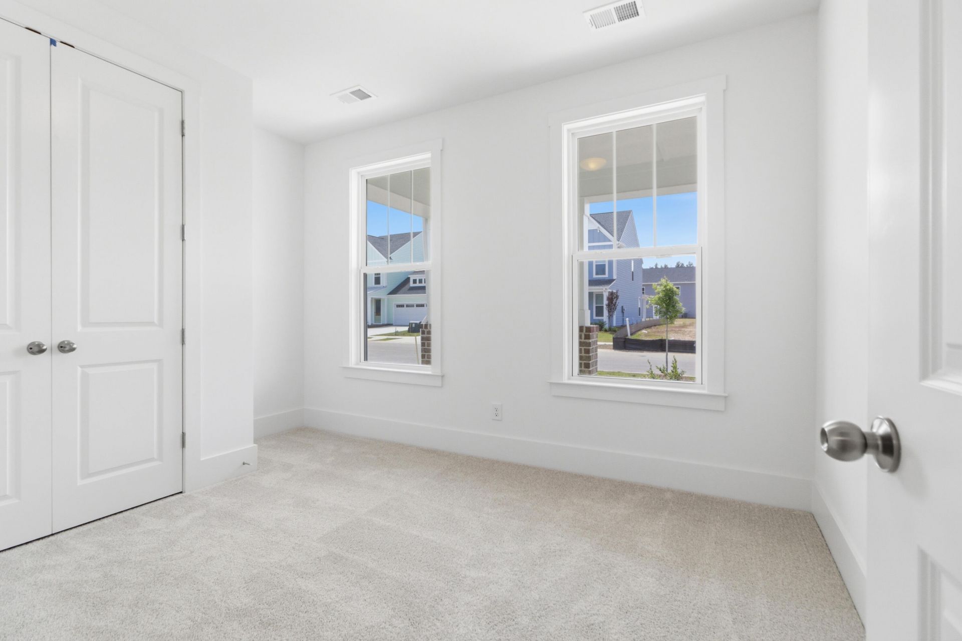 1041 House Finch Avenue Photo 7