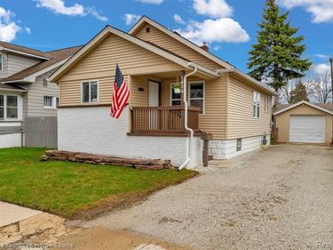 1424 14th Street, Port Huron, MI 48060