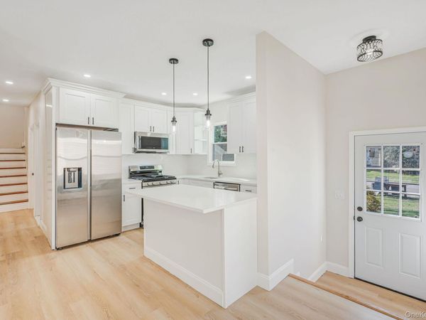 17 Riverside Street , Amityville, NY 11701