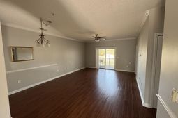 600 Heathrow Dr. photo 4