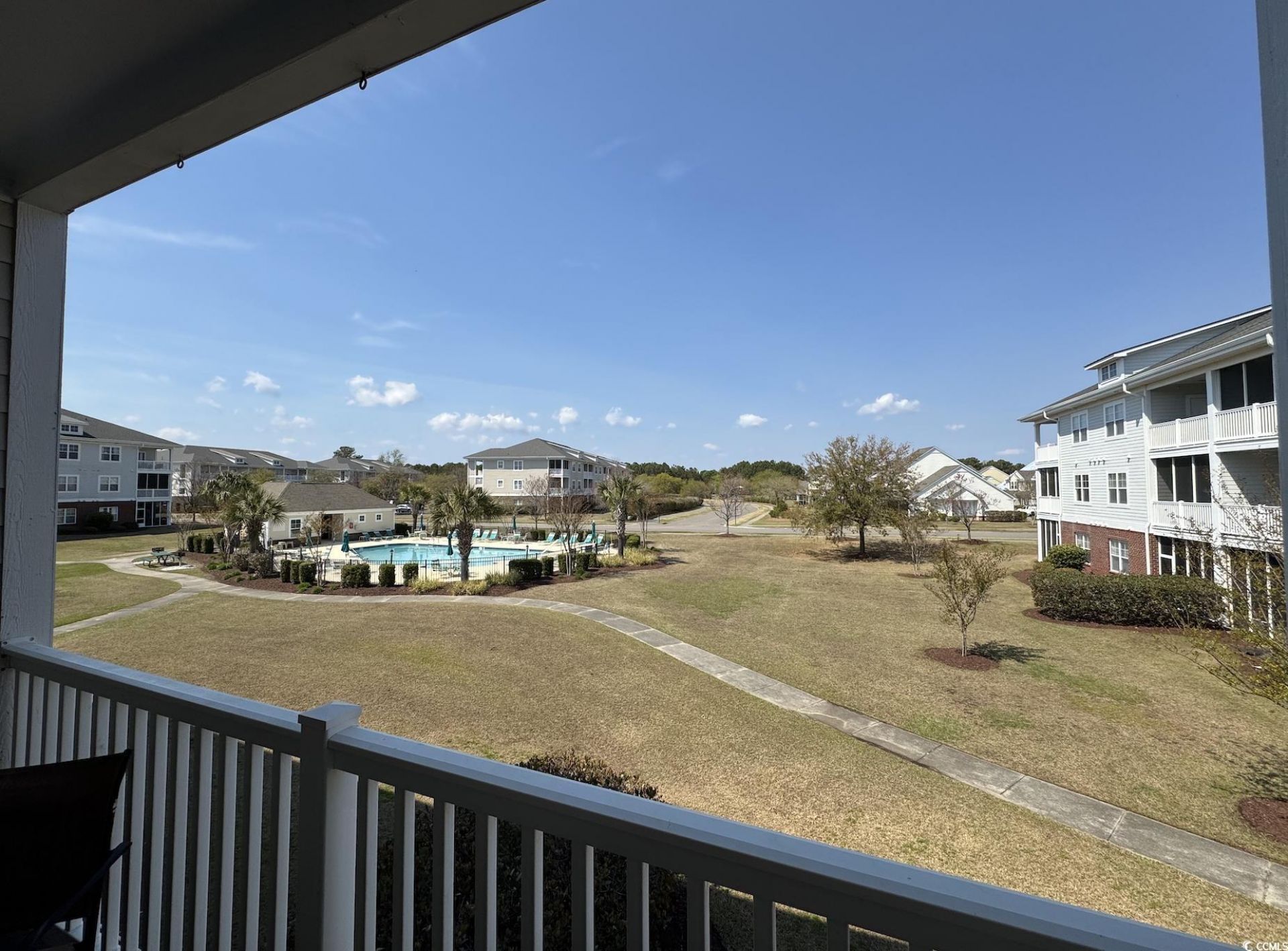 600 Heathrow Dr. Photo 5