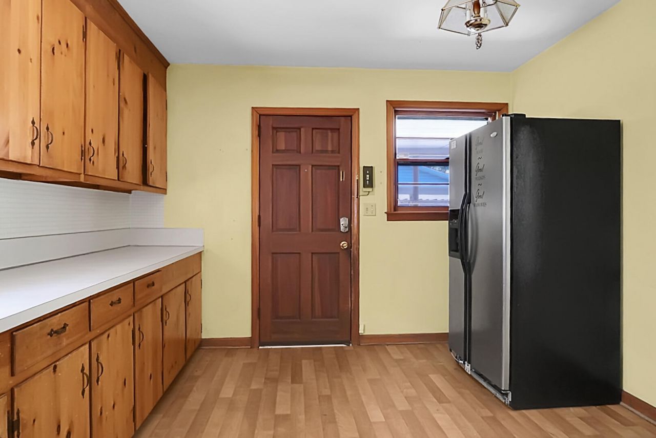 109 N Hampton Street Photo 10