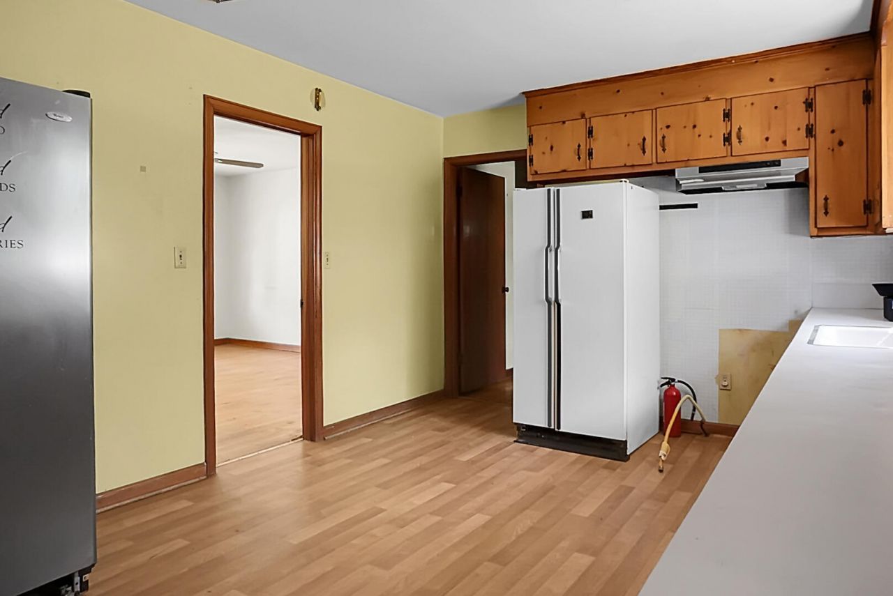 109 N Hampton Street Photo 11