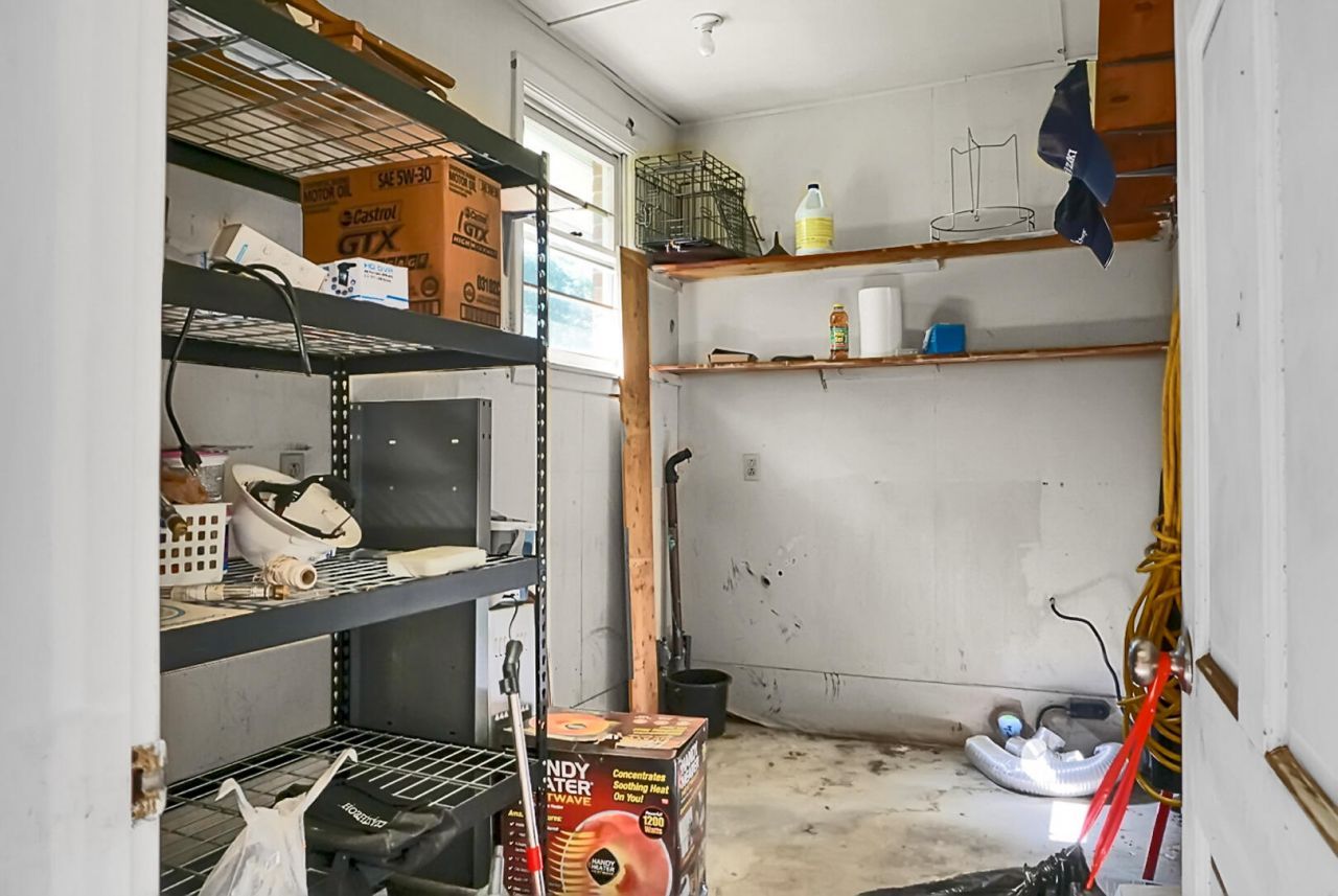 109 N Hampton Street Photo 15