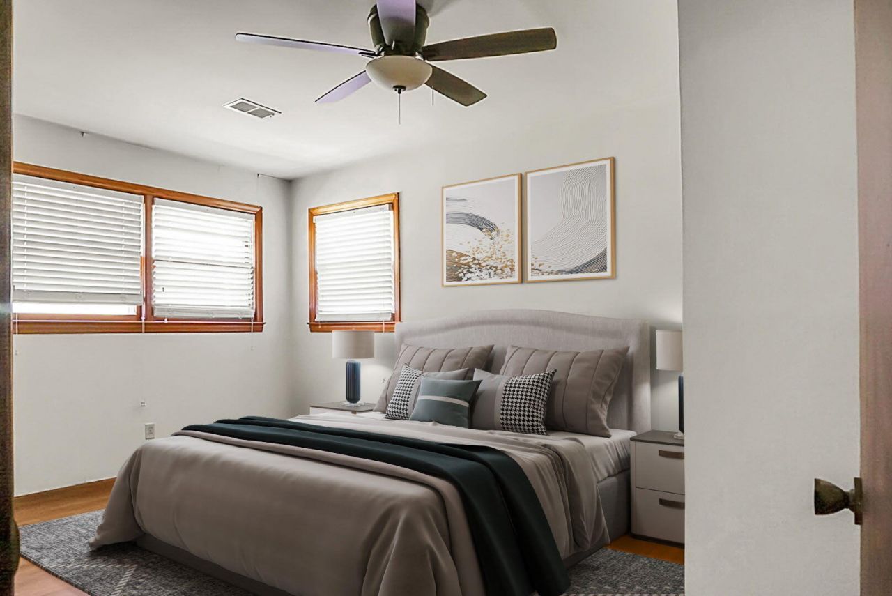 109 N Hampton Street Photo 4