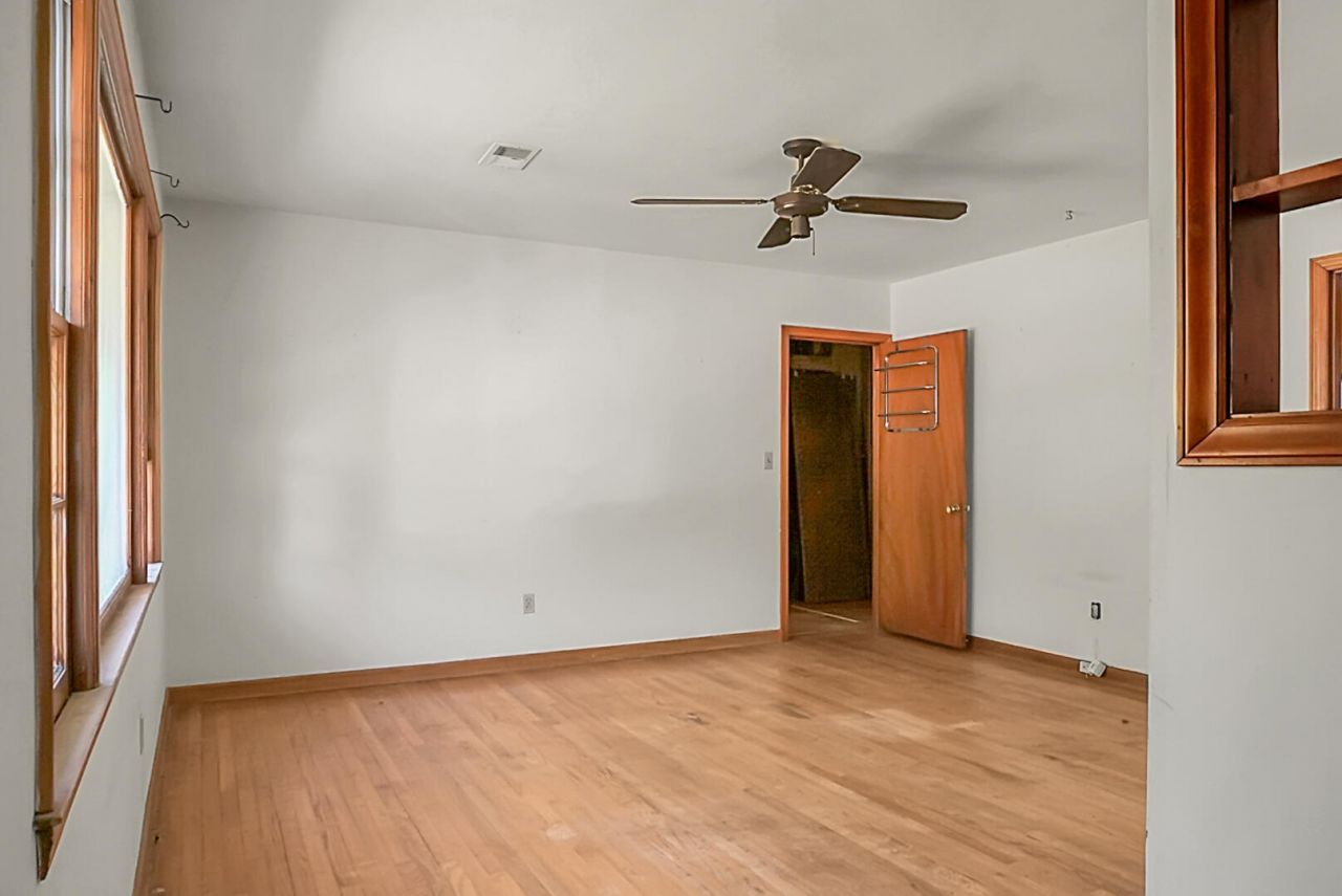 109 N Hampton Street Photo 7