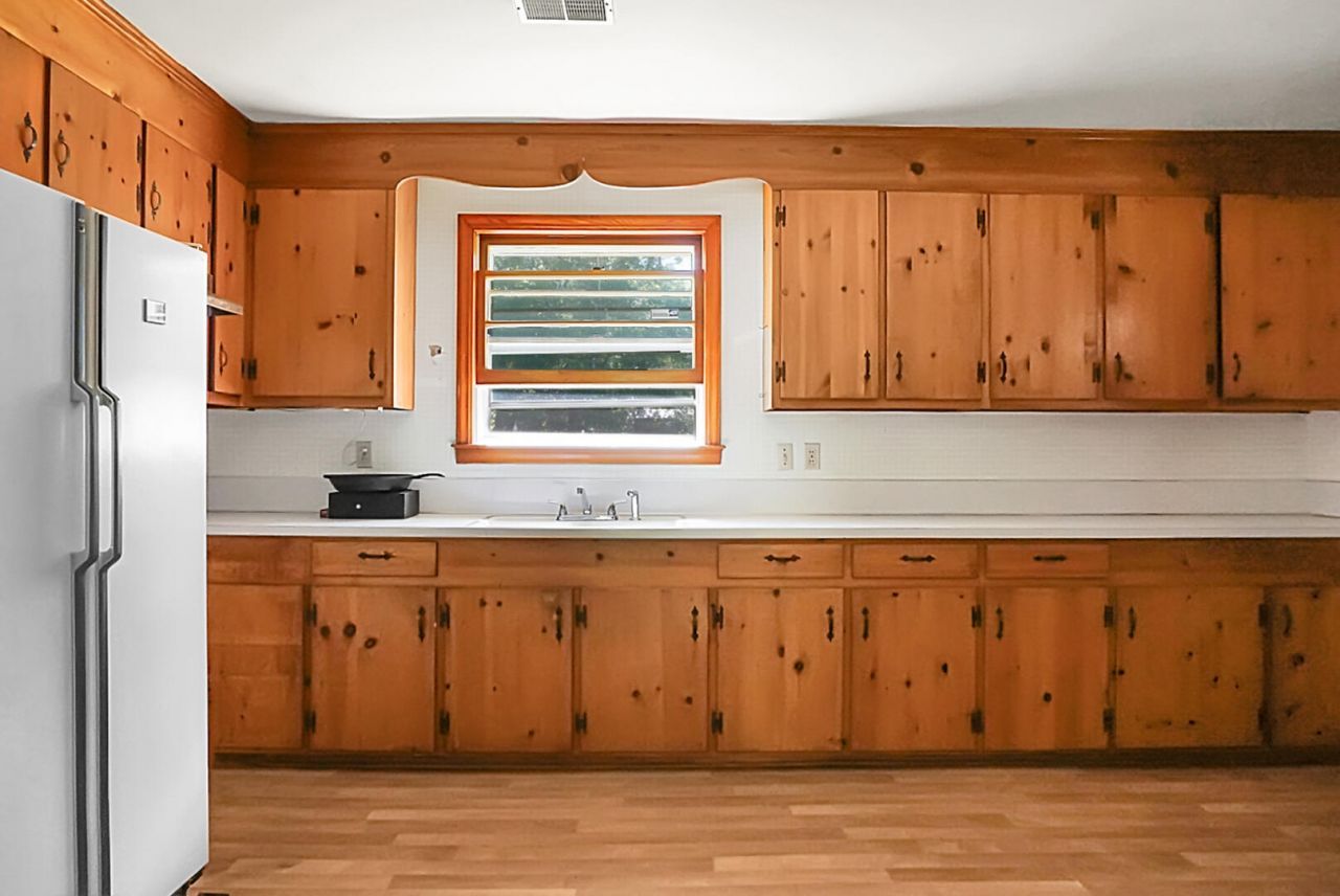 109 N Hampton Street Photo 9