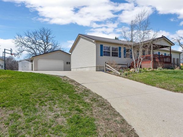 504 S Linn Street , Anamosa, IA 52205