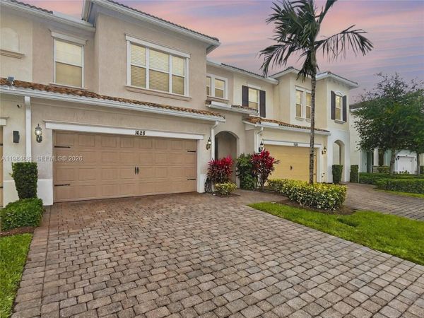 1628 Myrtle Oak Ter, Hollywood, FL 33021