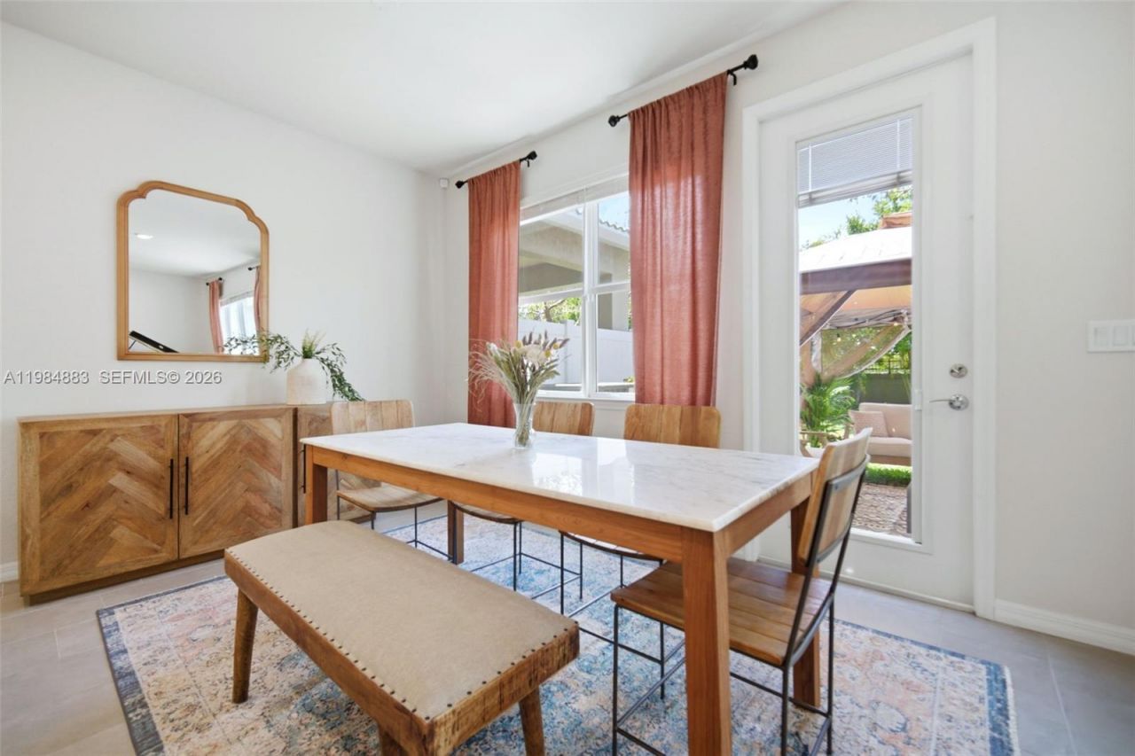 1628 Myrtle Oak Ter, Hollywood, FL 33021 Photo