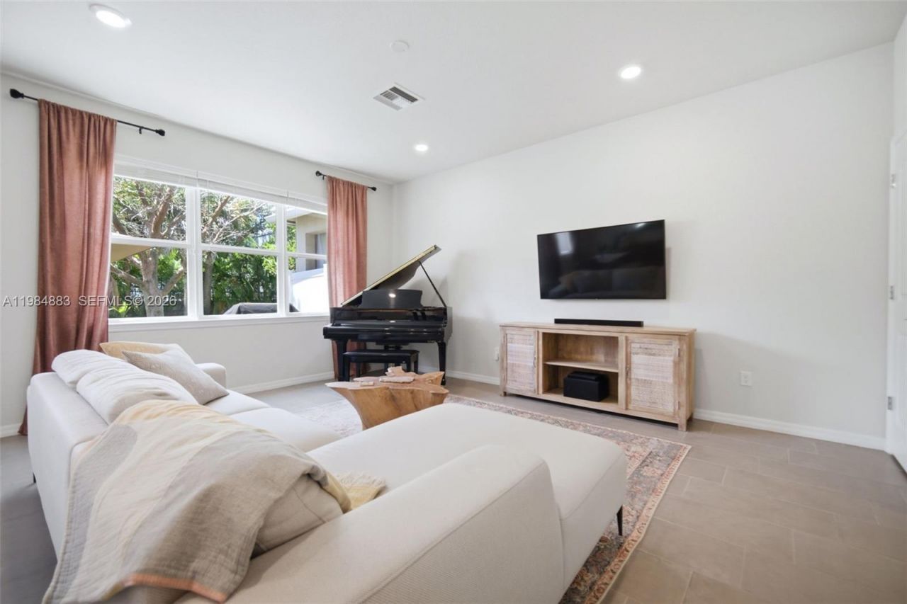 1628 Myrtle Oak Ter, Hollywood, FL 33021 Photo