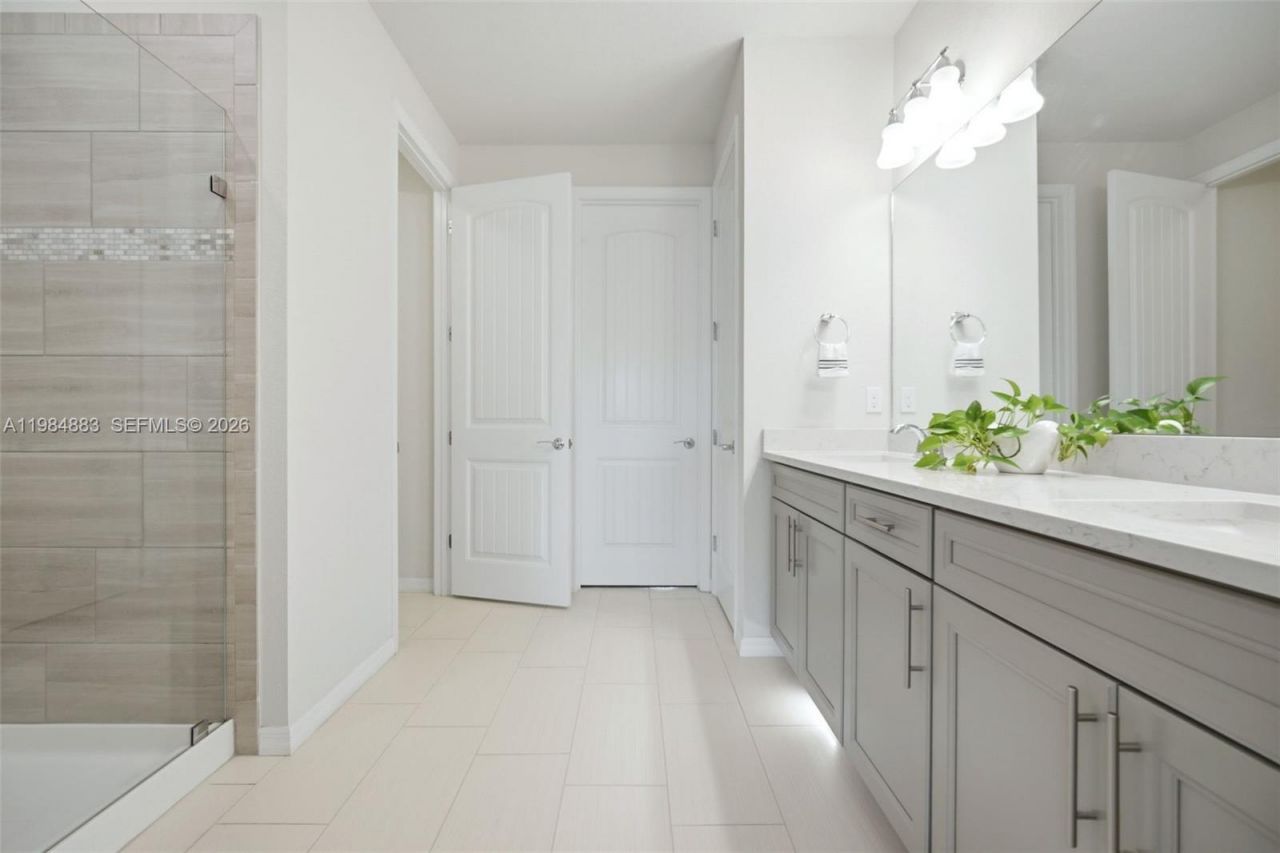 1628 Myrtle Oak Ter, Hollywood, FL 33021 Photo