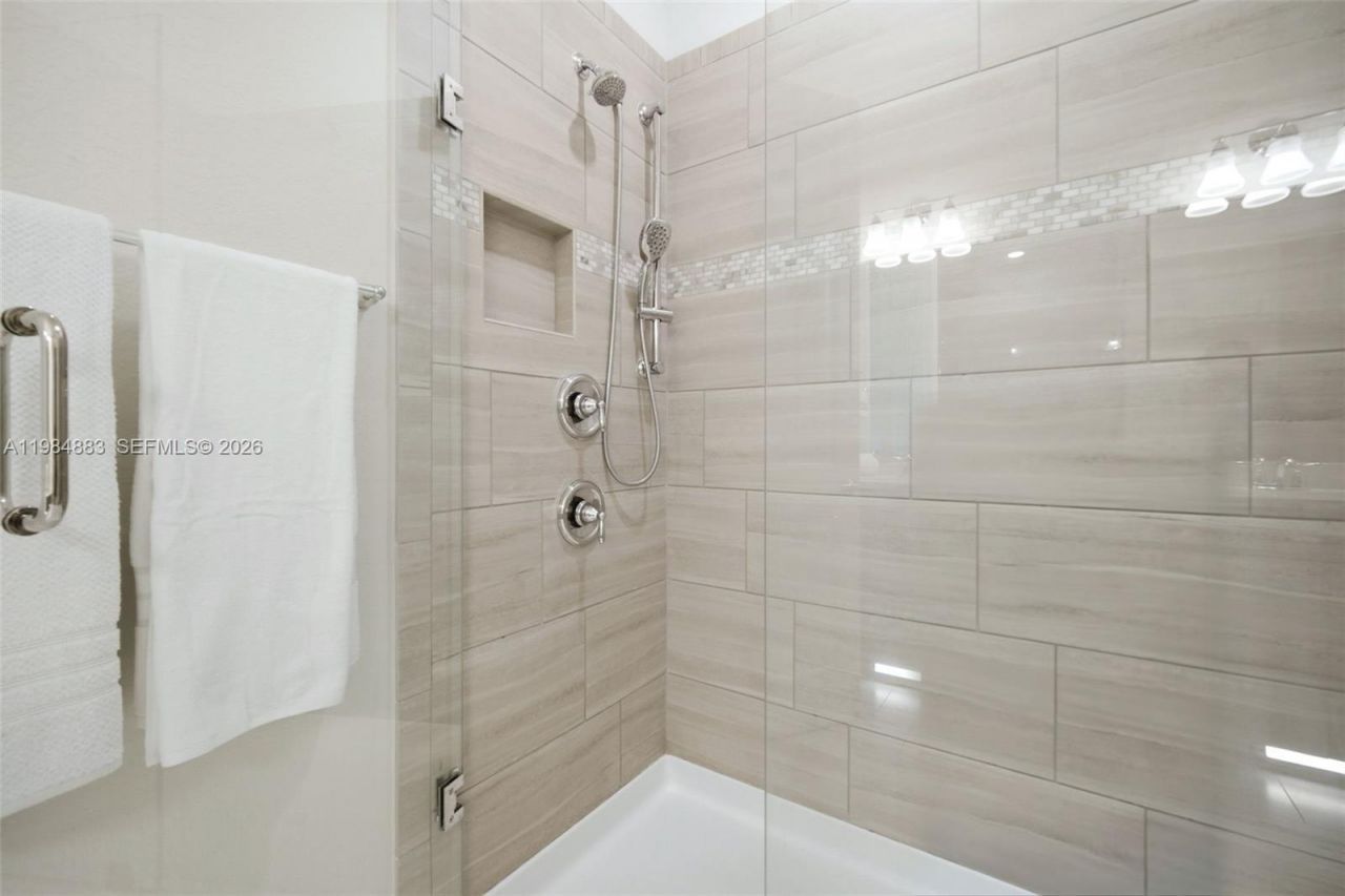 1628 Myrtle Oak Ter, Hollywood, FL 33021 Photo