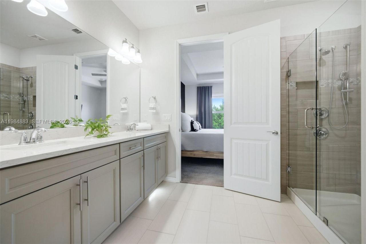 1628 Myrtle Oak Ter, Hollywood, FL 33021 Photo