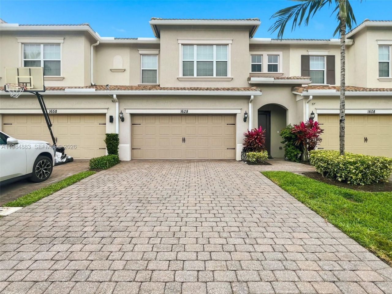 1628 Myrtle Oak Ter, Hollywood, FL 33021 Photo