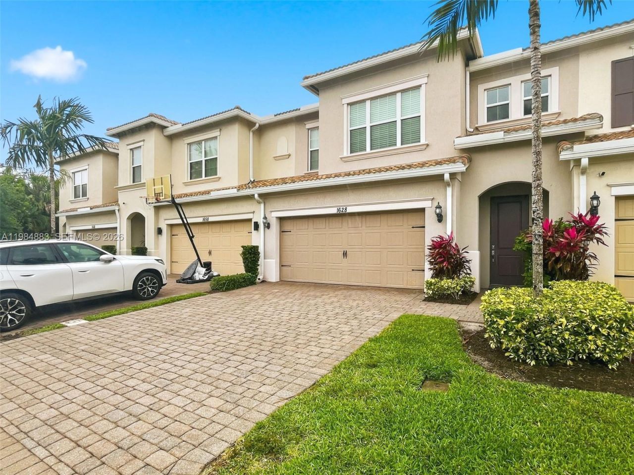 1628 Myrtle Oak Ter, Hollywood, FL 33021 Photo