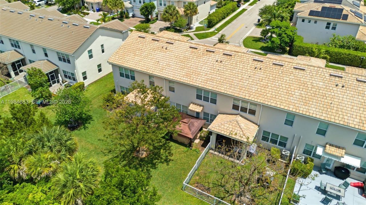 1628 Myrtle Oak Ter, Hollywood, FL 33021 Photo