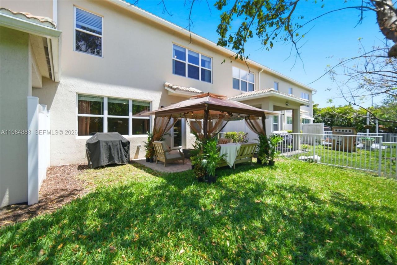 1628 Myrtle Oak Ter, Hollywood, FL 33021 Photo