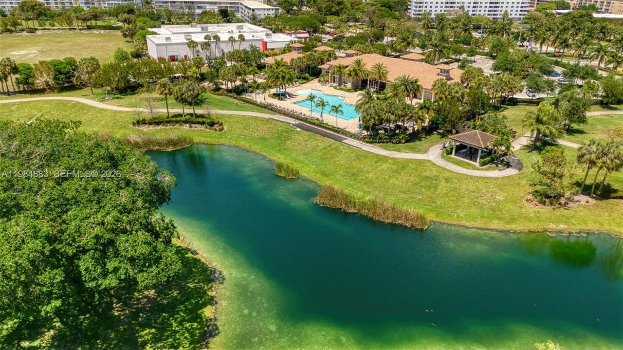 1628 Myrtle Oak Ter, Hollywood, FL 33021 Photo