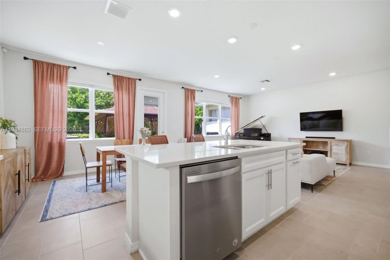 1628 Myrtle Oak Ter, Hollywood, FL 33021 Photo