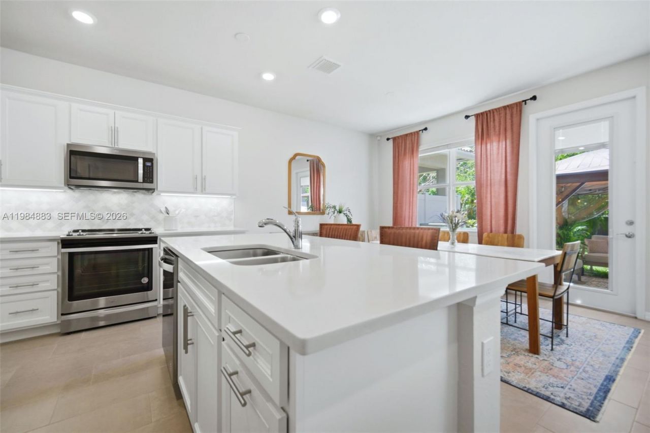 1628 Myrtle Oak Ter, Hollywood, FL 33021 Photo