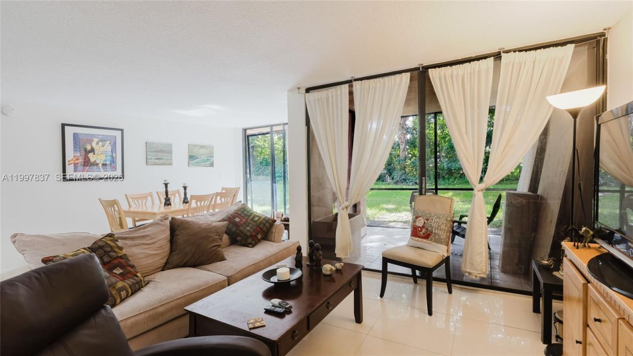 101 SW 96th Ter, Unit 101, Plantation, FL 33324 Photo