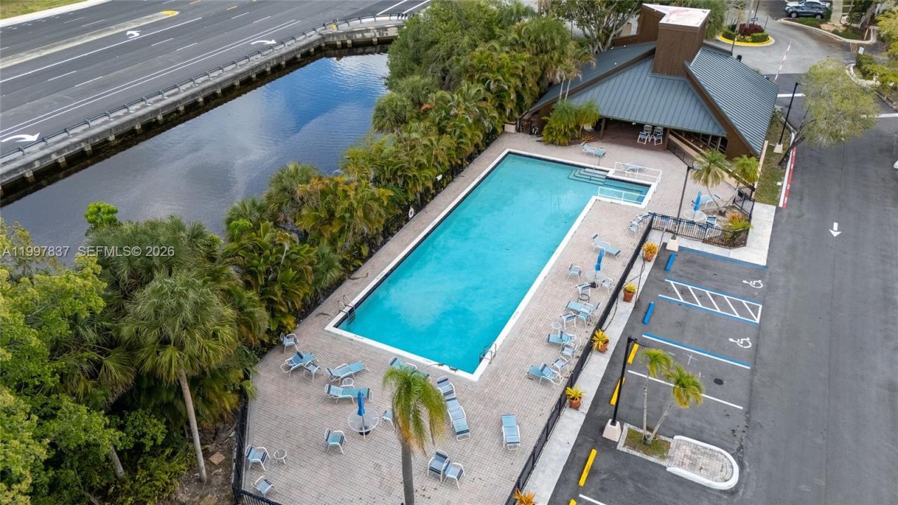 101 SW 96th Ter, Unit 101, Plantation, FL 33324 Photo