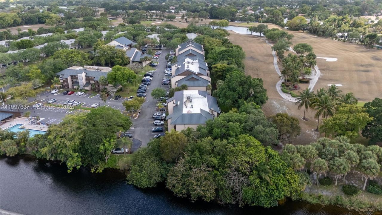 101 SW 96th Ter, Unit 101, Plantation, FL 33324 Photo