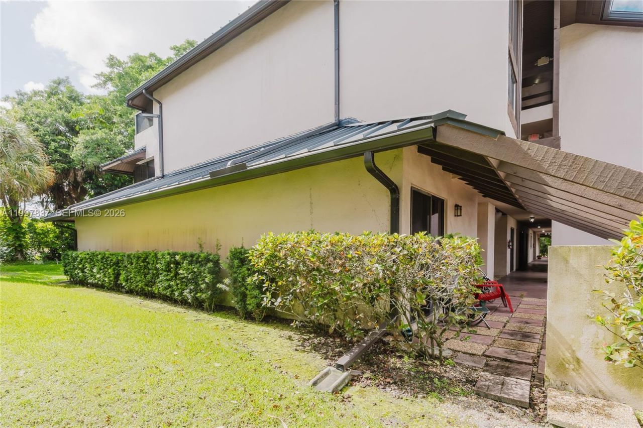 101 SW 96th Ter, Unit 101, Plantation, FL 33324 Photo