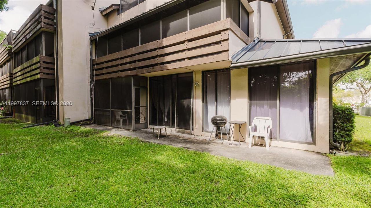 101 SW 96th Ter, Unit 101, Plantation, FL 33324 Photo