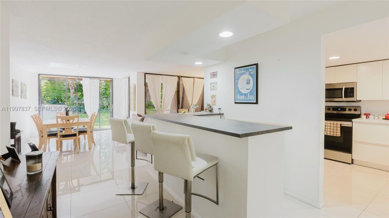 101 SW 96th Ter, Unit 101, Plantation, FL 33324 Photo