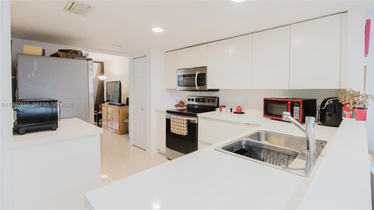 101 SW 96th Ter, Unit 101, Plantation, FL 33324 Photo