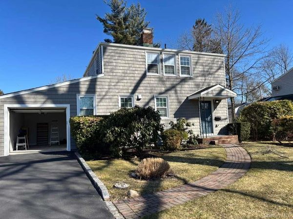 70 Appletree Lane , Roslyn Heights, NY 11577