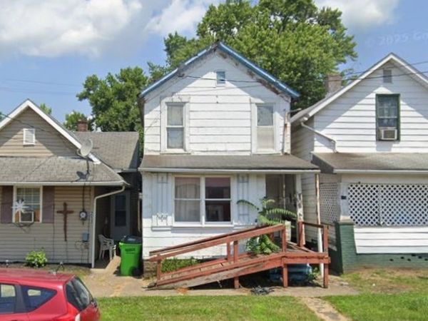 215 E 5th Street , Uhrichsville, OH 44683
