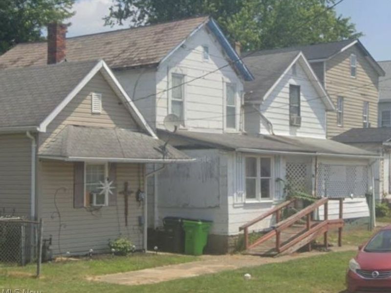 215 E 5th Street, Uhrichsville, OH 44683 Photo 3