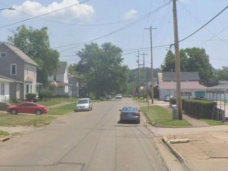 215 E 5th Street, Uhrichsville, OH 44683 Photo 4