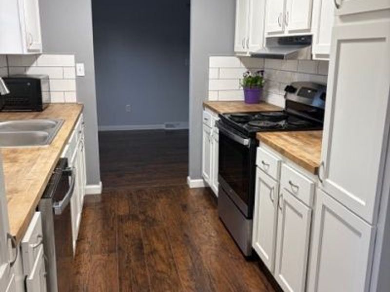 183 Yoder, Avon Lake, OH 44012 Photo 12