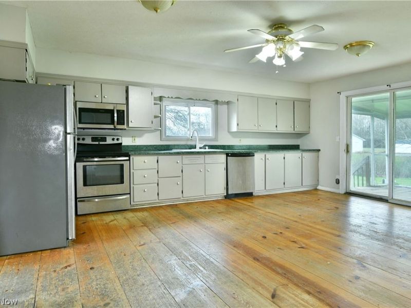 6979 Thompson Clark Road, Bristolville, OH 44402 Photo 12