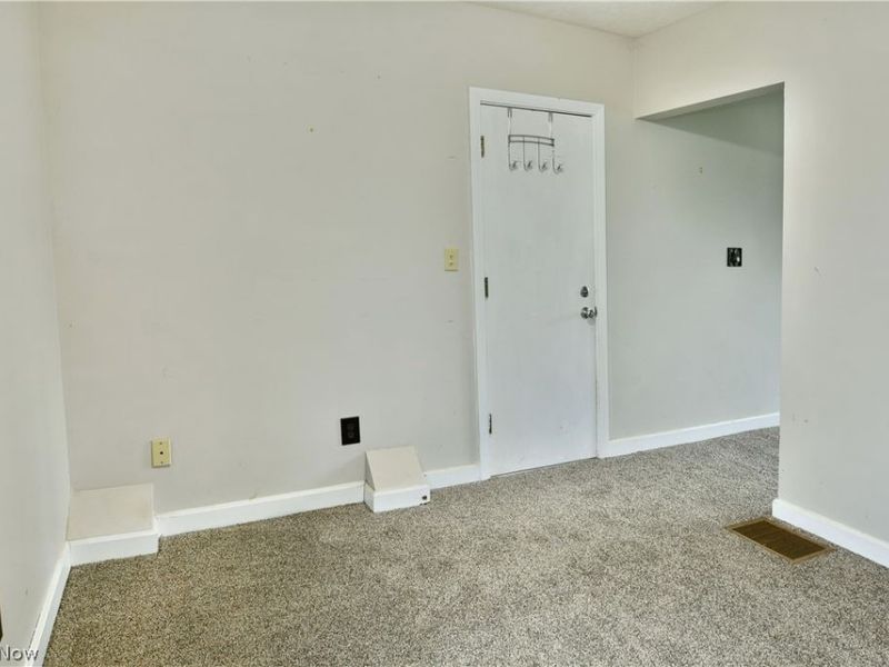 6979 Thompson Clark Road, Bristolville, OH 44402 Photo 26