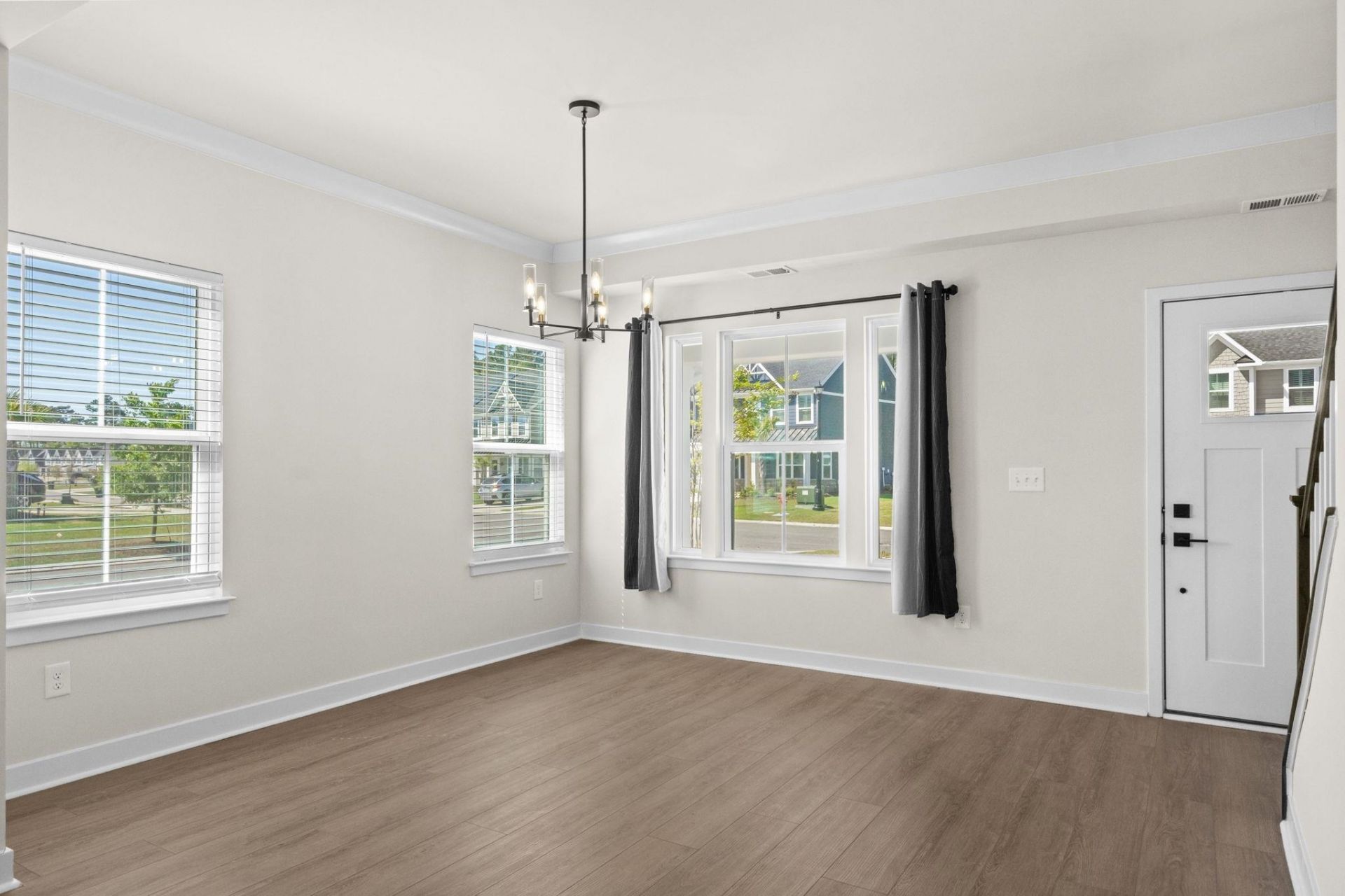 2600 Elowen Ln. Photo 5