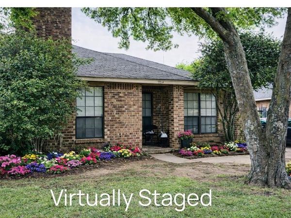 724 Lemons Street, Cedar Hill, TX 75104
