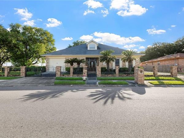 7744 UNITY Drive, New Orleans, LA 70128