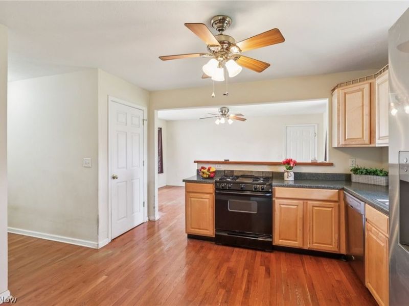 348 High Street, Berea, OH 44017 Photo 12