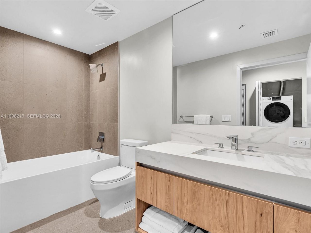 11 NE 6th Street, Unit 2214, Miami, FL 33132 Photo