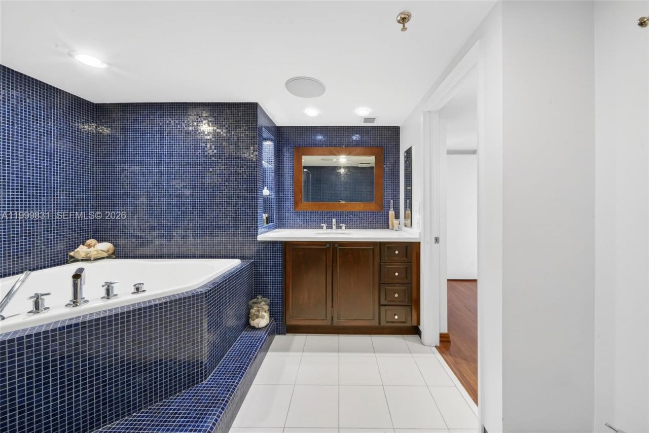 9 Island Ave, Unit 1906, Miami Beach, FL 33139 Photo